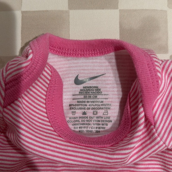 Nike Baby Girl Long Sleeve Bodysuit Onesie Bundle of 3 - Picture 6 of 10